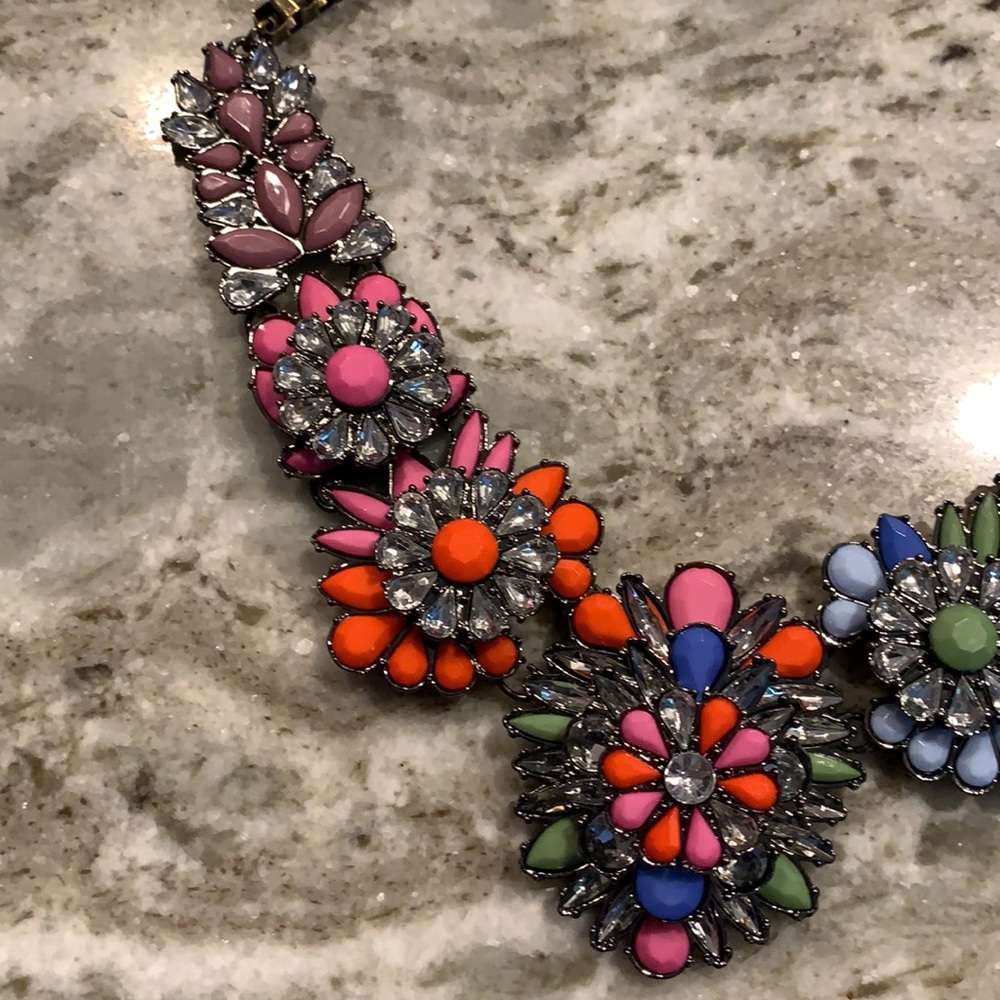 Colorful statement necklace - Picture 2 of 4